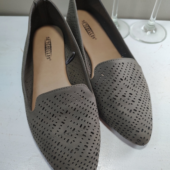 Seychelles pointy toe flats olive green punched open design Size 6.5 Womens - Picture 12 of 13